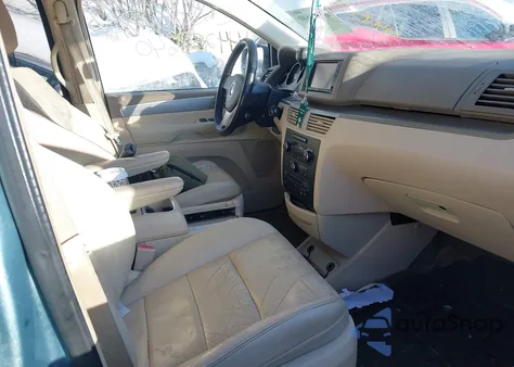 2010 Volkswagen Routan Sel from USA, damaged, VIN 2V4RW5DX5AR333544